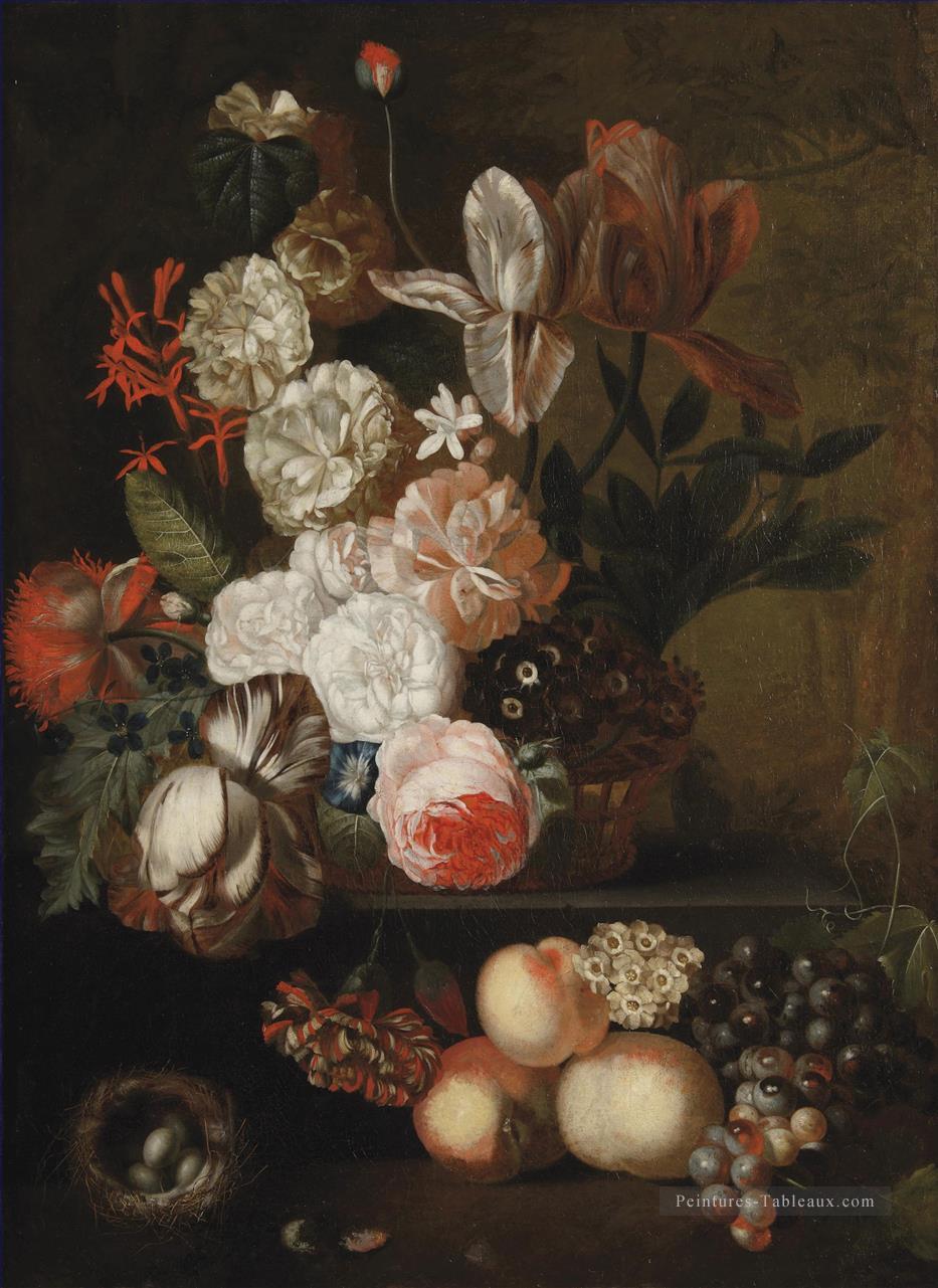 Roses tulipes violettes et autres fleurs dans un panier en osier sur un rebord de pierre avec des pêches de raisins et un nid avec des oeufs Jan van Huysum Peintures à l'huile